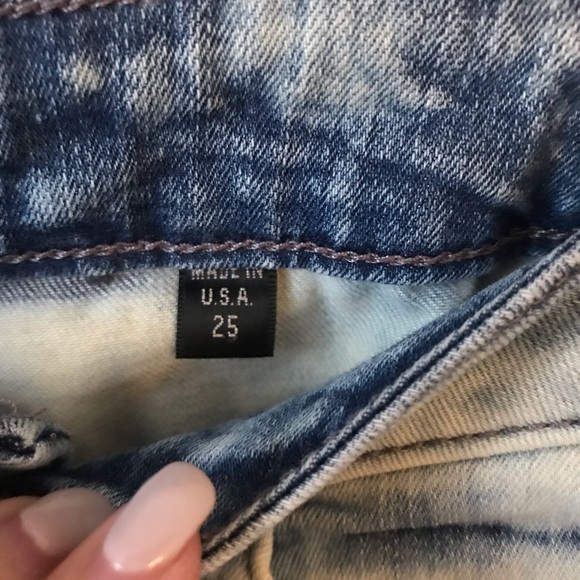 BEBE bleached wash skinny jeans - Picture 3 of 5